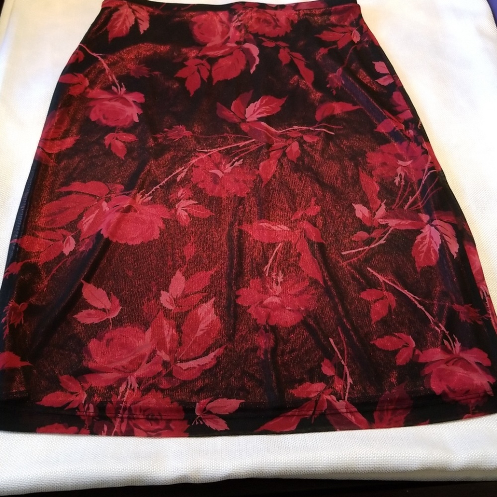 Red & Black lined flower A-line skirt. Size small